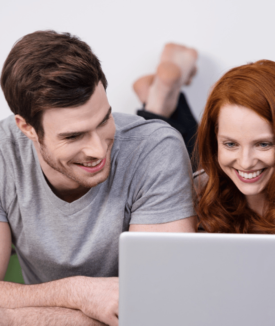 Happy couple with laptop | CarpetsPlus Of Wisconsin